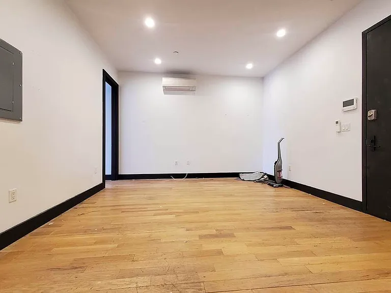 172 Suydam St #3L — Photo 4