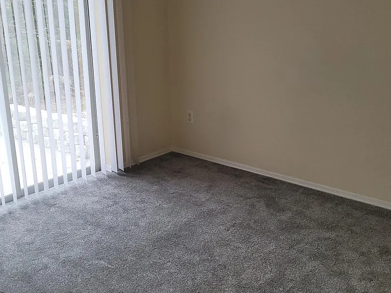 2120 Justin Ave — Photo 11