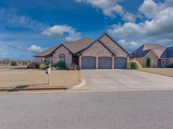 111 Sullivan Rd, Muscle Shoals, AL 35661