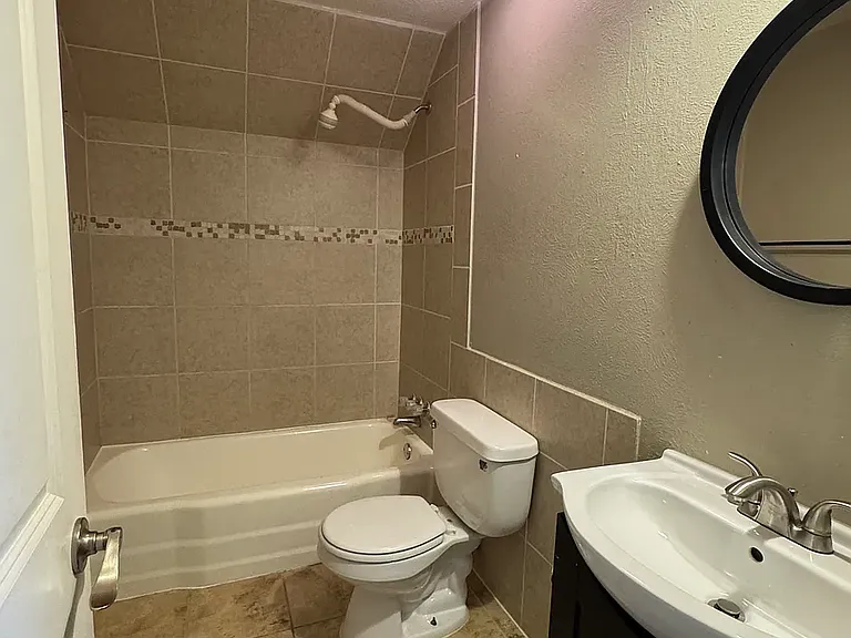 3310 Western Dr — Photo 2