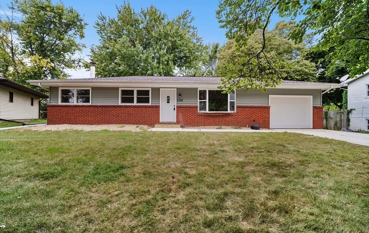 3 bed, 2248 sqft, $2,400 — Photo 2