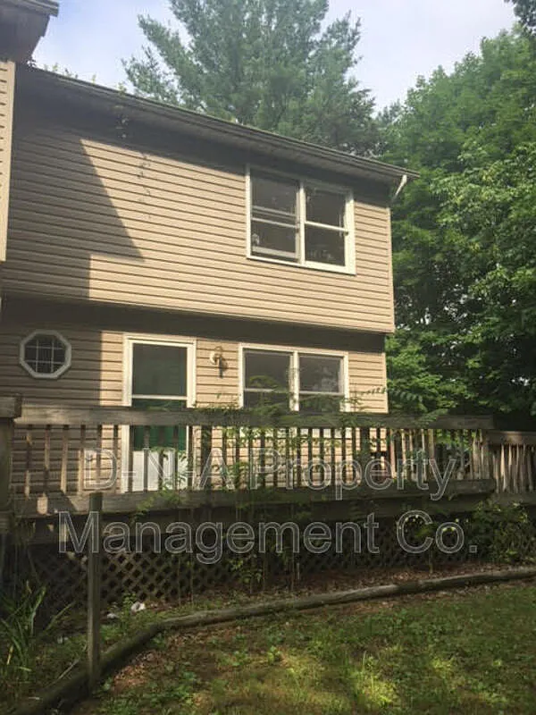 2 bed, 1.5 bath, 1096 sqft, $1,550 — Photo 2
