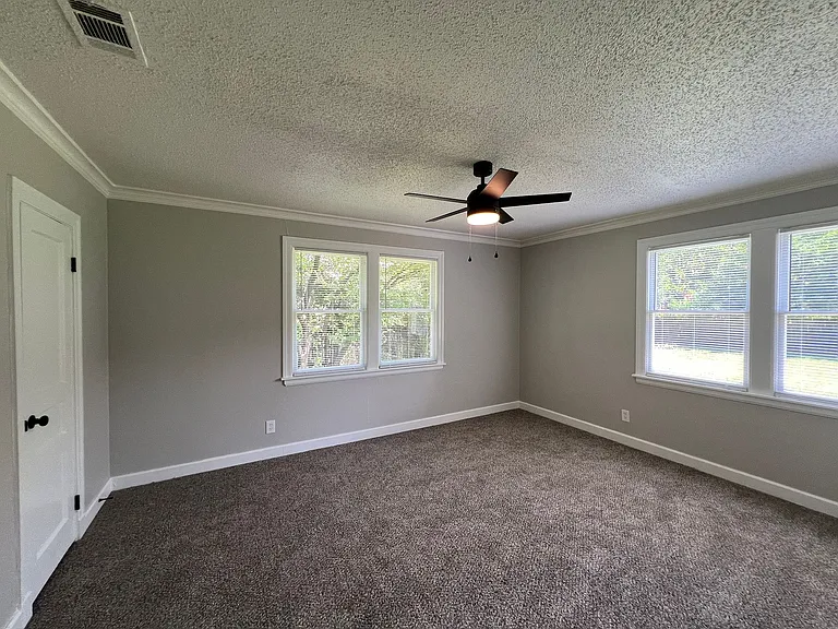 915 Marsh Ave — Photo 8