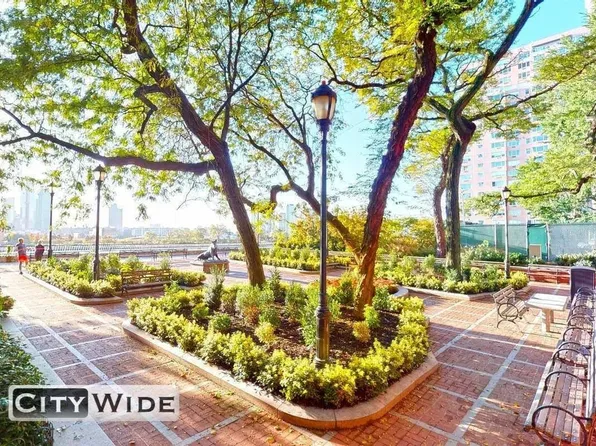 405 East 56th Street image 7 of 10