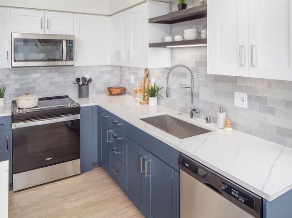 1000 W Columbia Way #527