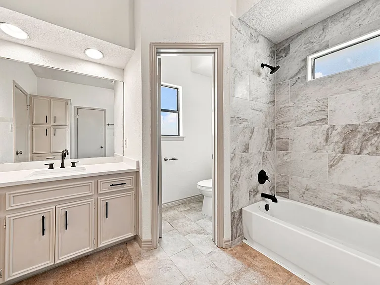 2207 Lancaster Gate Cv — Photo 39