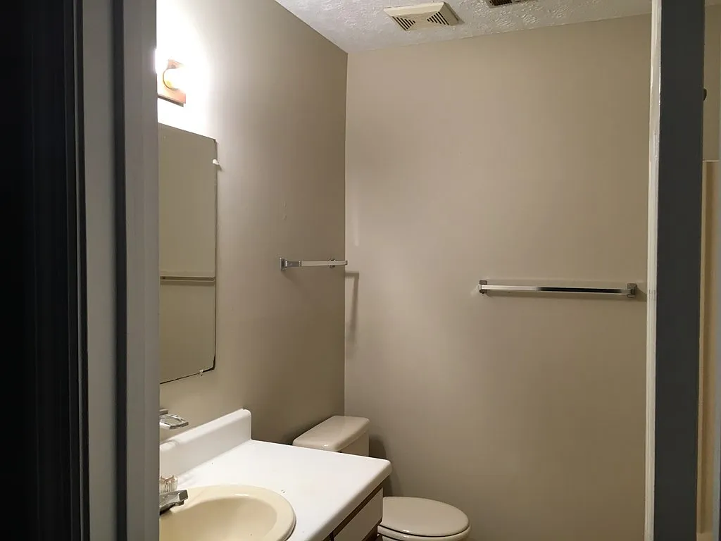 2 bed, 1.0 bath, 700 sqft, $800 — Photo 3