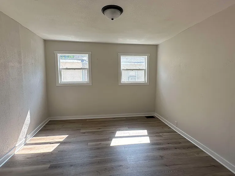 514 Miller St — Photo 5