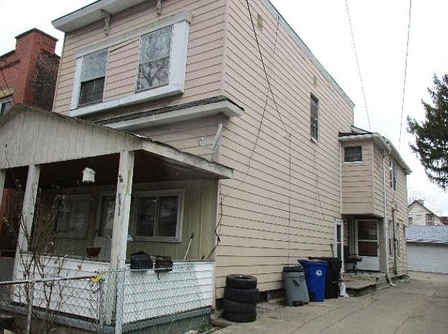 2nd image of 3418 Daisy Ave
