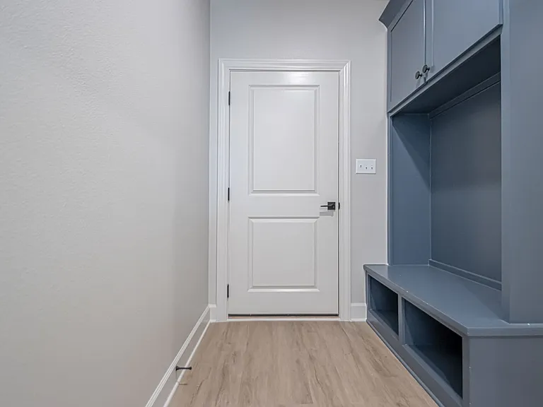 404 Gardens Ln — Photo 13