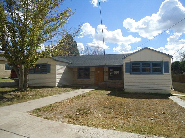 1st image of 709 W Avenue G