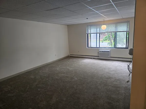 90 Sutton St APT 3B, North Andover, MA 01845