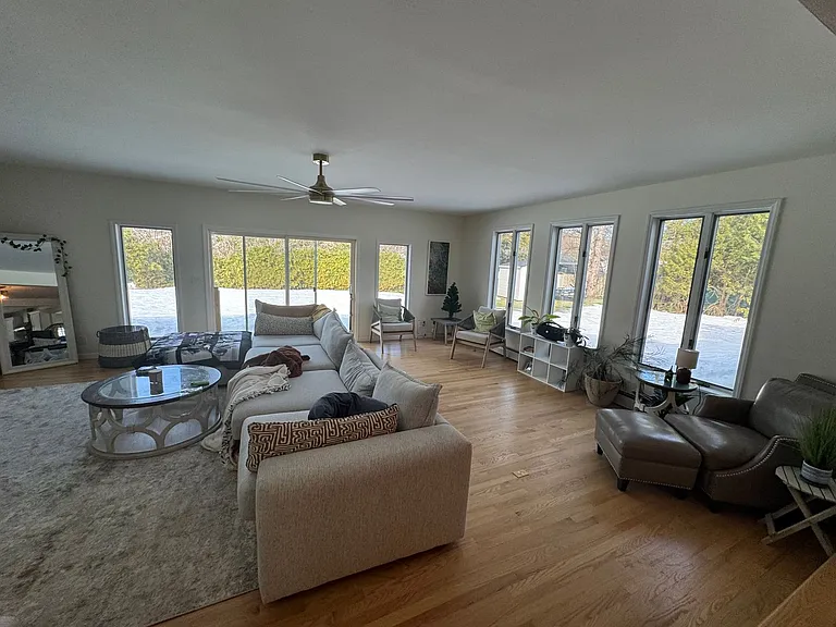 6317 Pleasant Dr — Photo 11