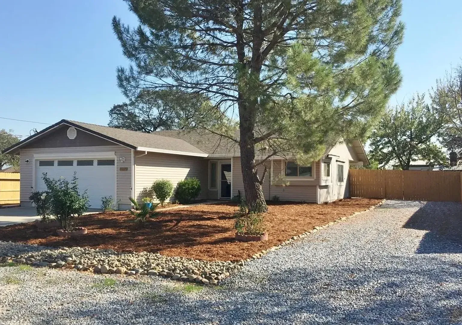 4 Bedroom home in North Redding — Photo 3