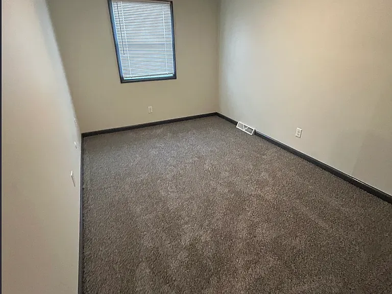 5310 N Division St — Photo 3