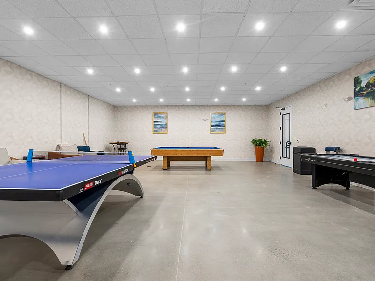 Alexandria Manor Apartments — Photo 90