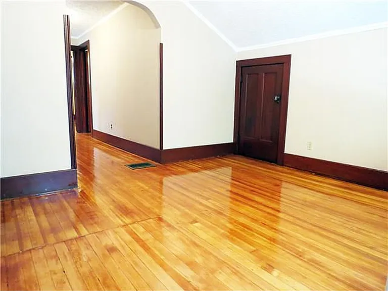 Entry area - can be made into living room for 2 bedroom configuration