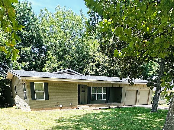 2nd image of 902 Crestview Dr