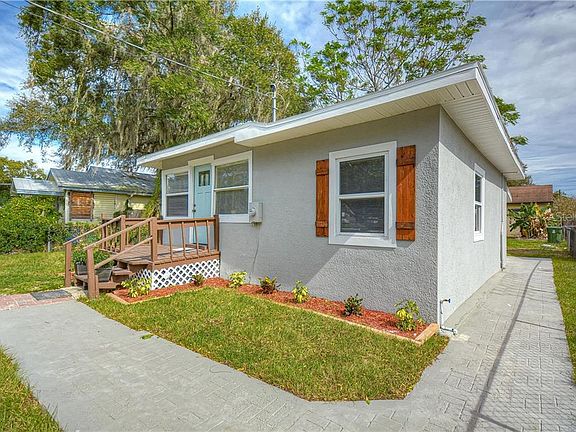 3rd image of 8407 N Dexter Ave