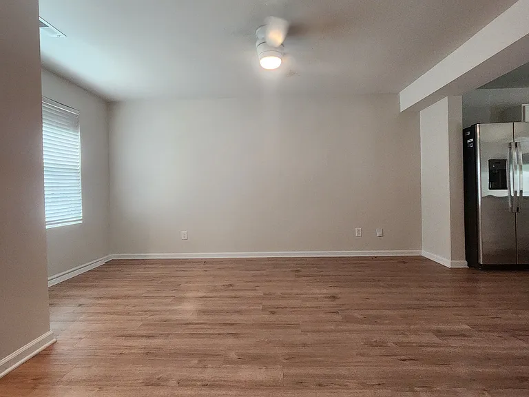 525 Hampton Townes Dr — Photo 5
