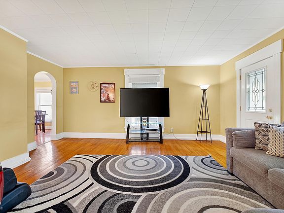 4th image of 104 Walnut St