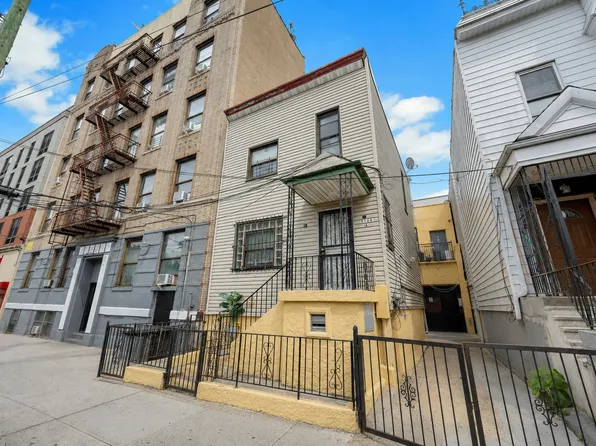 2108 Arthur Avenue image 1 of 33