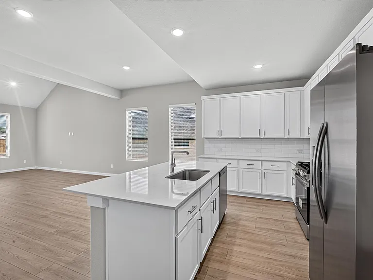 710 Summerberry Dr — Photo 3