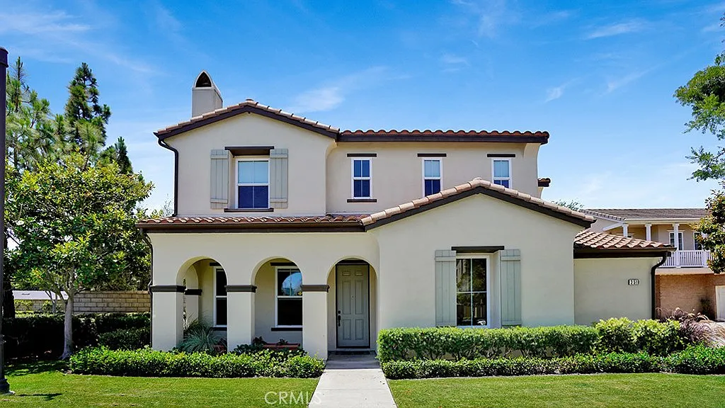 4 bed, 2.5 bath, 2081 sqft, $7,500 — Photo 1