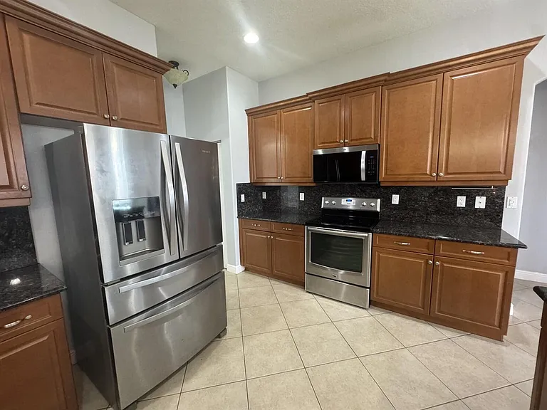 997 SW Hamberland Ave — Photo 10