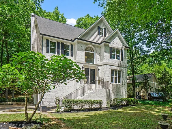 141 Hunting Creek Dr, Marietta, GA 30068
