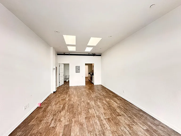 646 Hegenberger Rd #C — Photo 4