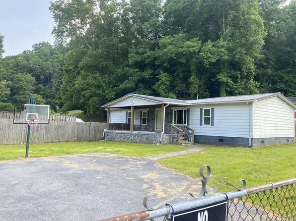 83 Denny St, Oceana, WV 24870