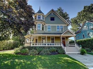 90 Arnold Ave, Cranston, RI 02905