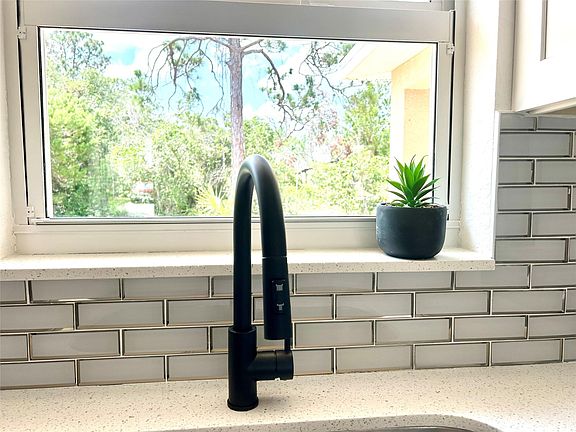 5th image of 136 Lincoln Road