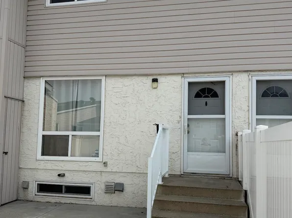 14557 121st St NW, Edmonton, AB T5X 2S2