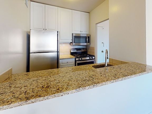 5th image of 401 E 80th St APT 31E
