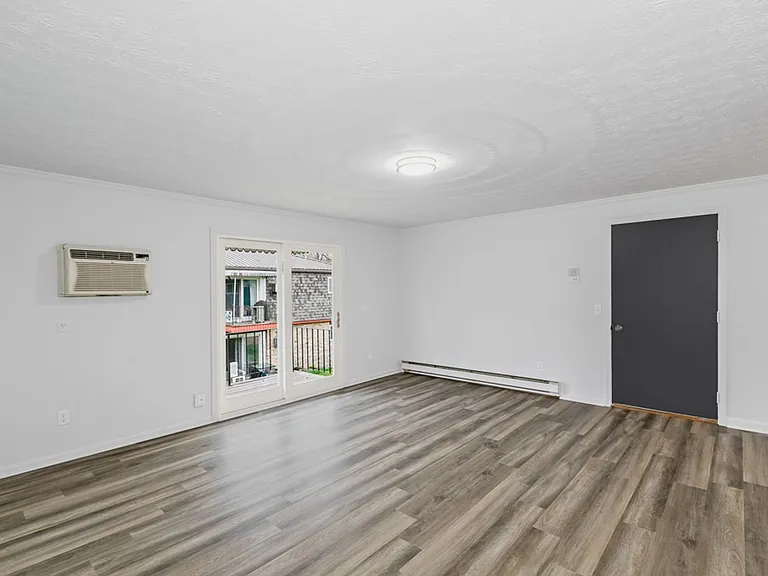 835 Constitution Ave — Photo 6