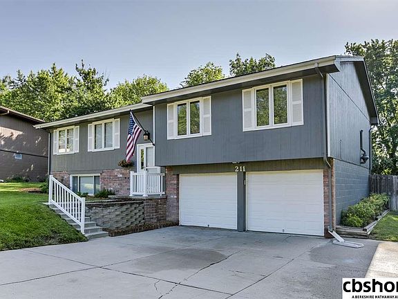 4th image of 211 N 153rd Cir