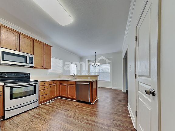 4th image of 1902 Fairdale Way