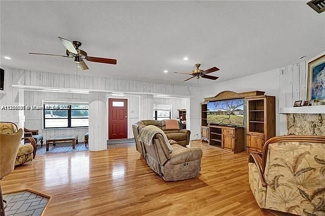 1st image of 138 NE 13th Ave #2