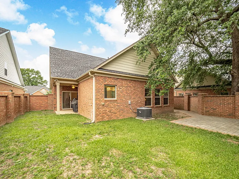 3057 Girard Dr — Photo 10