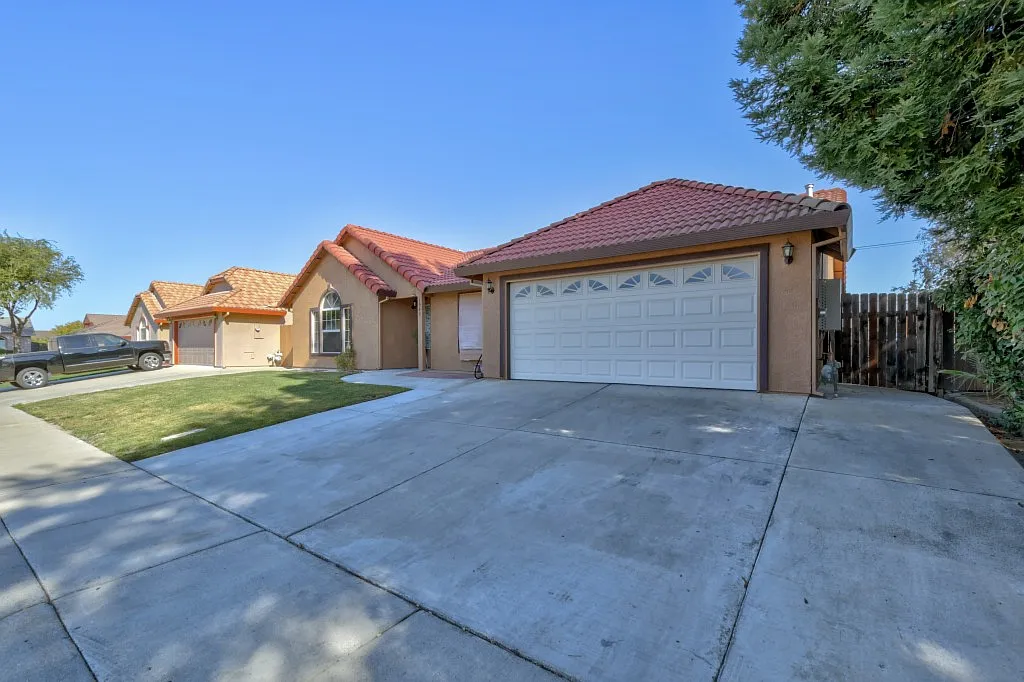 1540 Torry Pine Dr photo 1