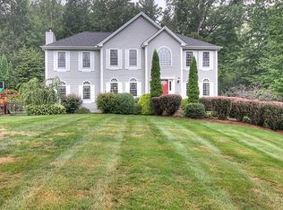 10 Hitching Post Ln, Salem, NH 03079