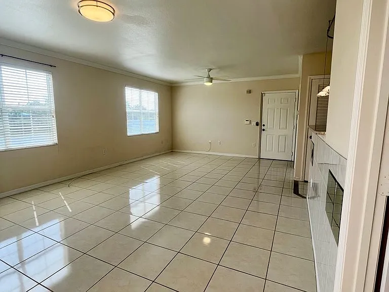 1050 Villagio Cir #106 — Photo 6