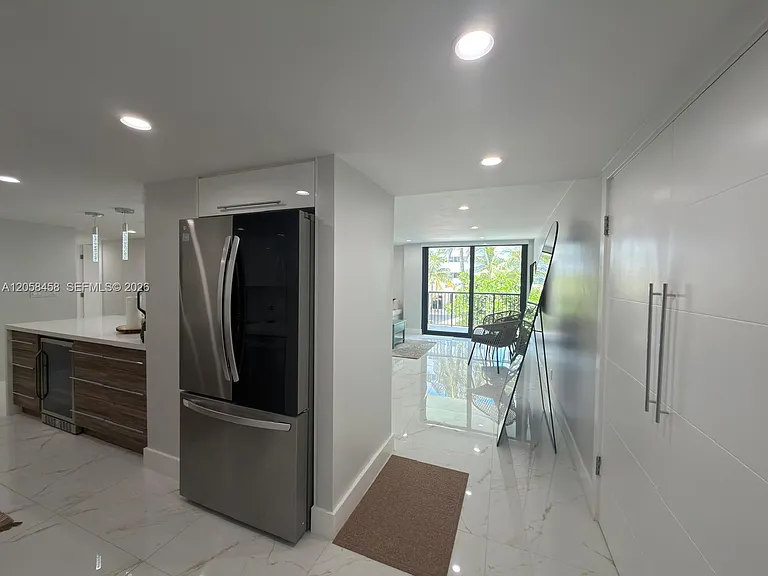 1800 Collins Ave #3H — Photo 8