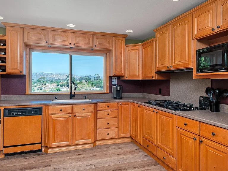 1527 Calavo Dr — Photo 8