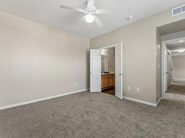Point Royale Apartments — Photo 14