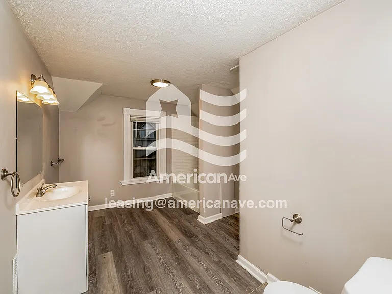 792479_012_main_bathroom_14183156.jpg