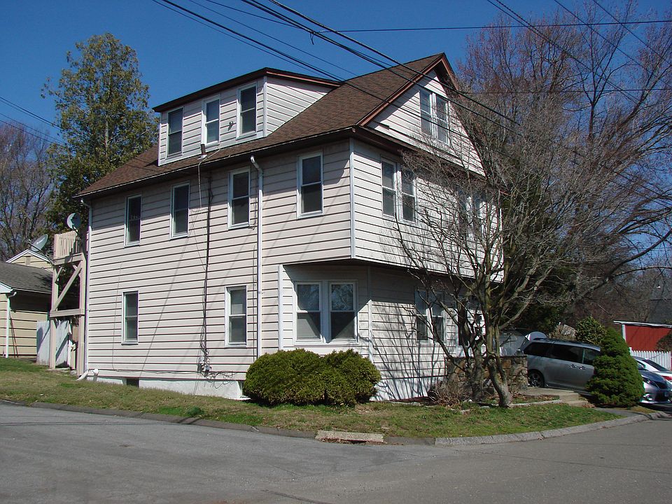 246 Old Stratfield RD, Unit 1, 7-Room, 4-5 BR, Two-Level Unit.