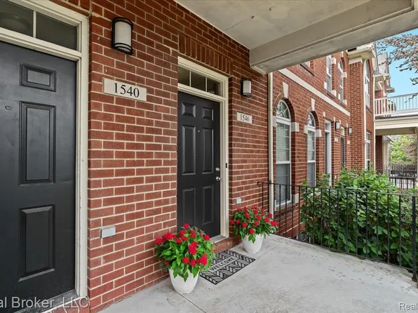 1546 Devon Ln, Troy, MI 48084